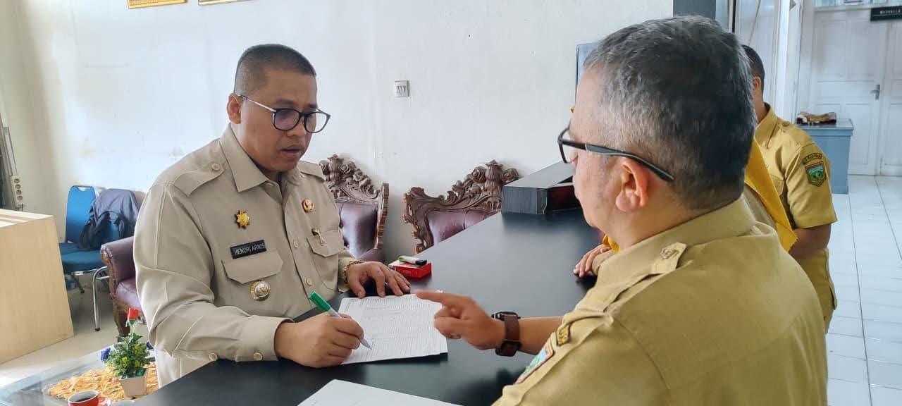 Wako Hendri saat sidak disalah satu OPD